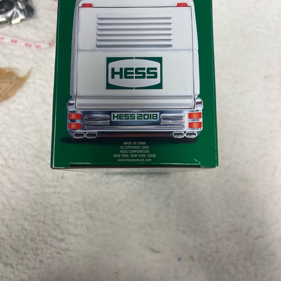 Hess BRAND NEW 2018 Toy Truck - RV with ATV and Motorbike - Picture 14 of 14